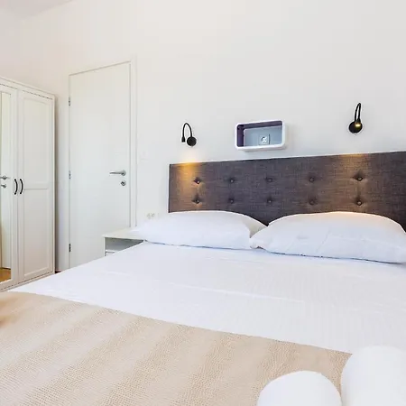 Pet Friendly In Dubrava (Sibenik-Knin)