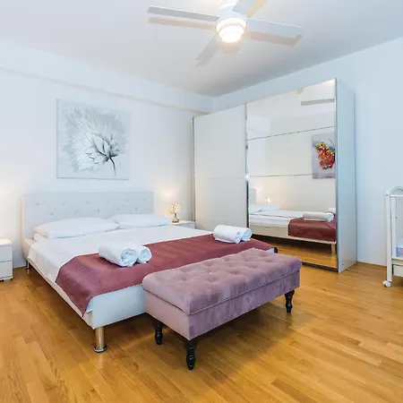 Pet Friendly In * Dubrava (Sibenik-Knin)