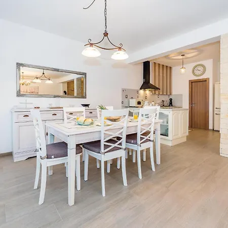 Pet Friendly In Dubrava (Sibenik-Knin)