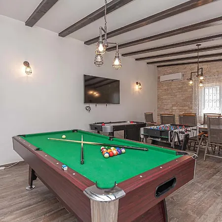 Pet Friendly In * Dubrava (Sibenik-Knin)