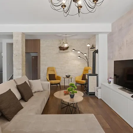 Pet Friendly In Holiday home Dubrava (Sibenik-Knin)