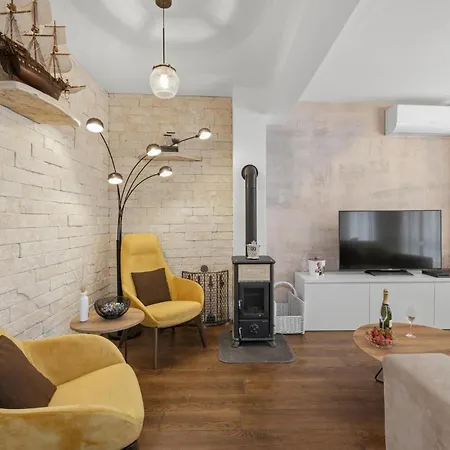 Holiday home Pet Friendly In Dubrava (Sibenik-Knin)