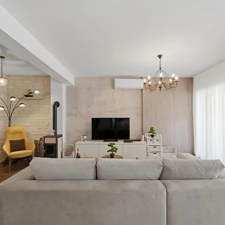 Pet Friendly In * Dubrava (Sibenik-Knin)