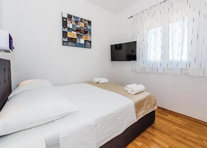 Pet Friendly In * Dubrava (Sibenik-Knin)