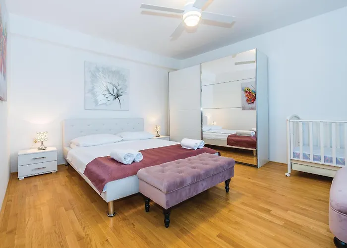 Pet Friendly In * Dubrava (Sibenik-Knin)